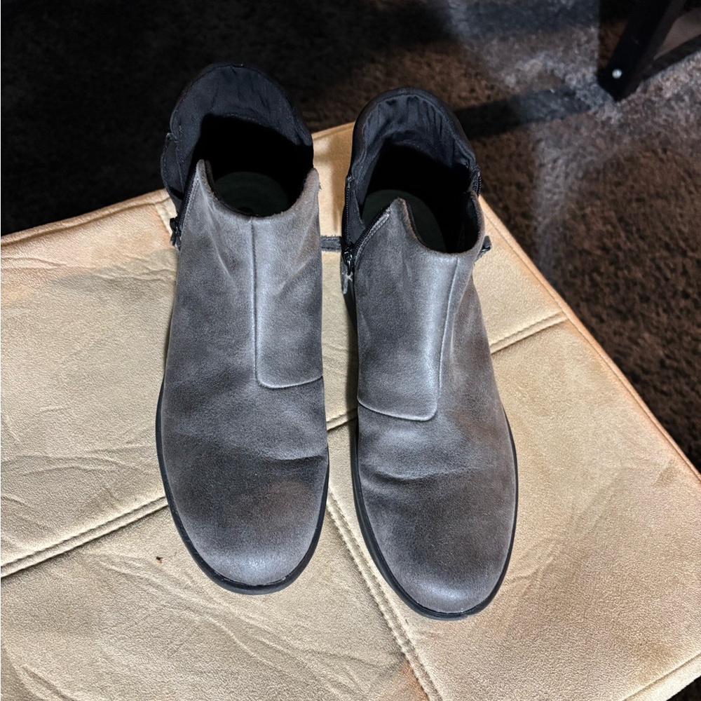 Cloudsteppers Booties 
2 tone gray/black - Picture 2 of 6